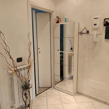 App 2rooms Letto Matrimoniale, Letto Singolo, Divanoletto Matrimoniale La Casa Di Hellen A Tra Milanocomofieramxpmonza Apartamento