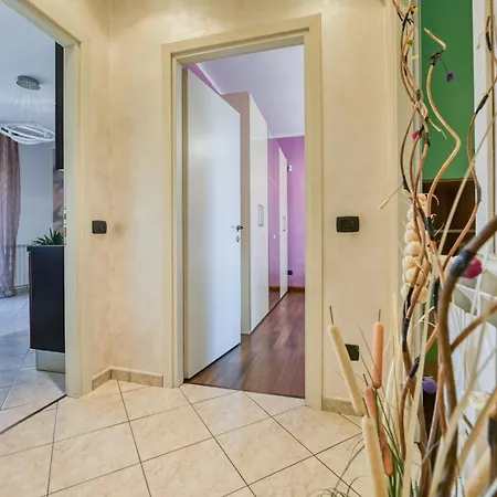 Appartement App 2rooms Letto Matrimoniale, Letto Singolo, Divanoletto Matrimoniale La Casa Di Hellen A Tra Milanocomofieramxpmonza Saronno